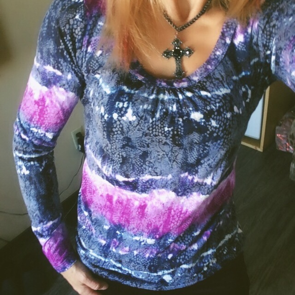 Gray/purple snake print top